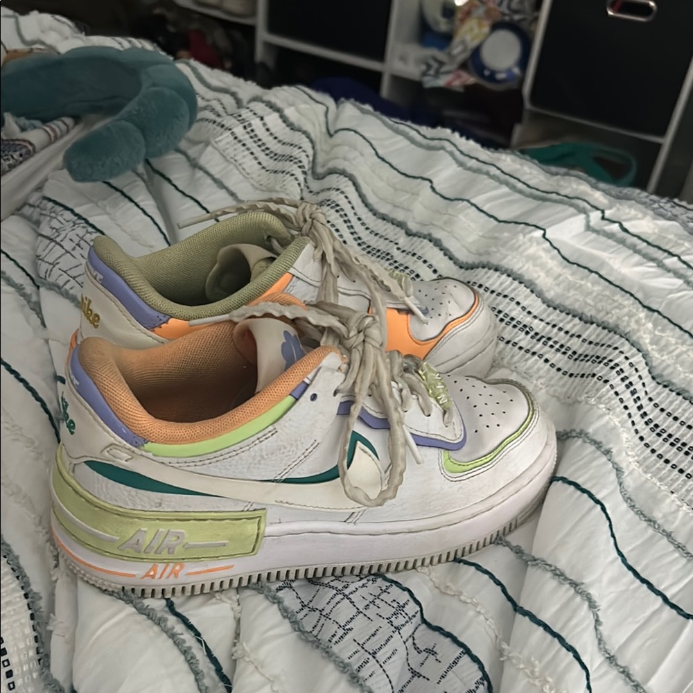 Nike White and Orange Athletic Shoes Low-Top Design